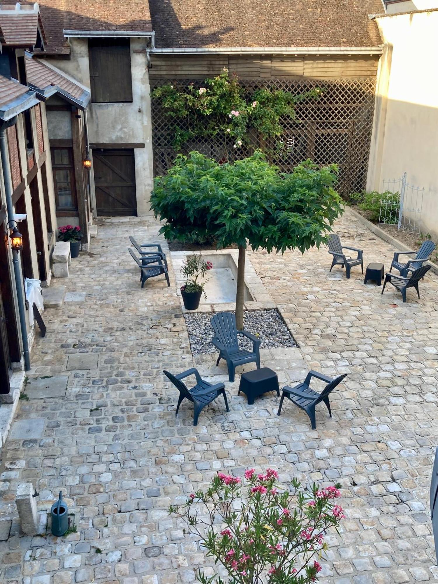 La Maison Virginie: Charming Central Stay with Lake Views Montargis Exterior photo