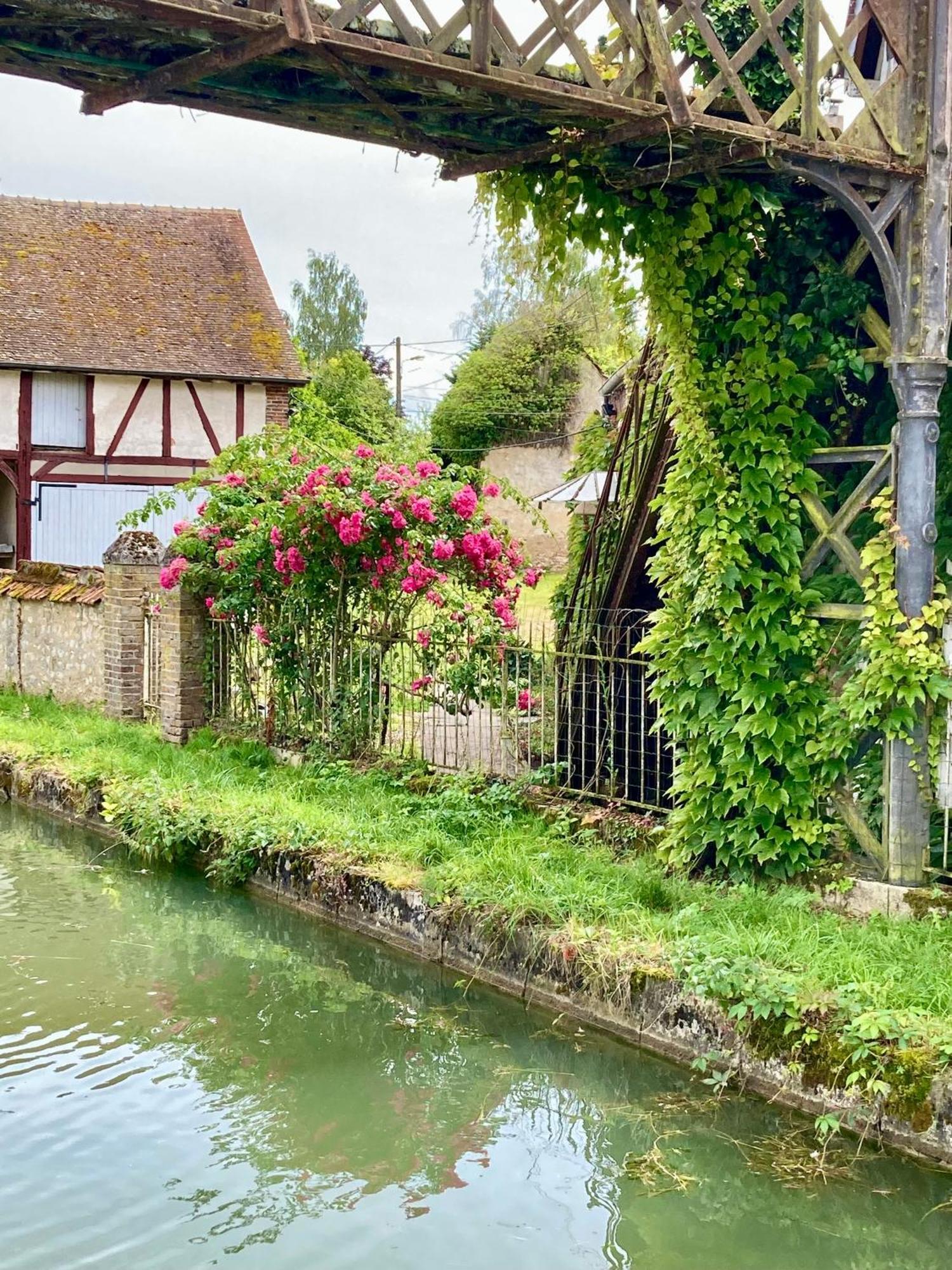 La Maison Virginie: Charming Central Stay with Lake Views Montargis Exterior photo
